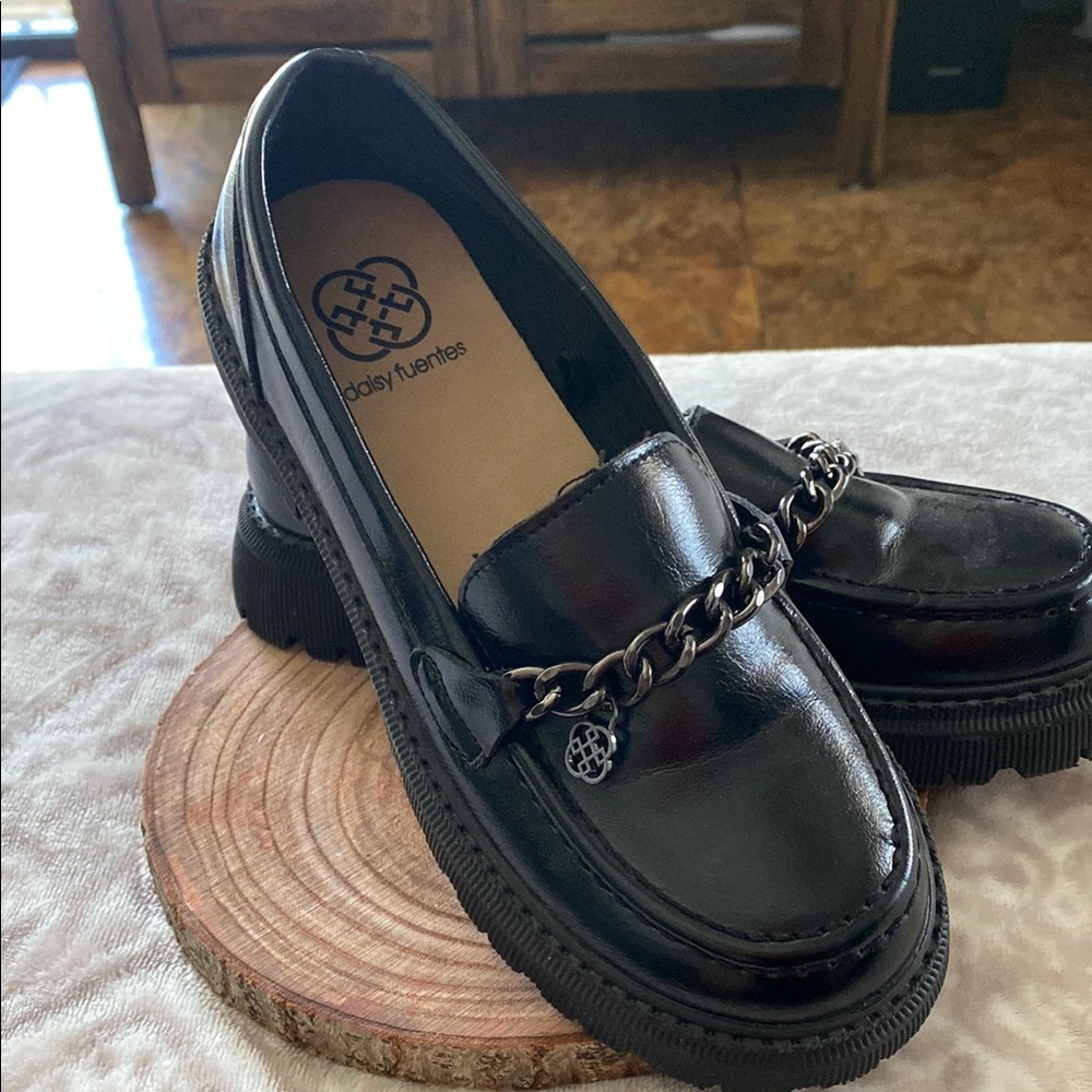 Daisy Fuentes Glossy Black Chain Loafers